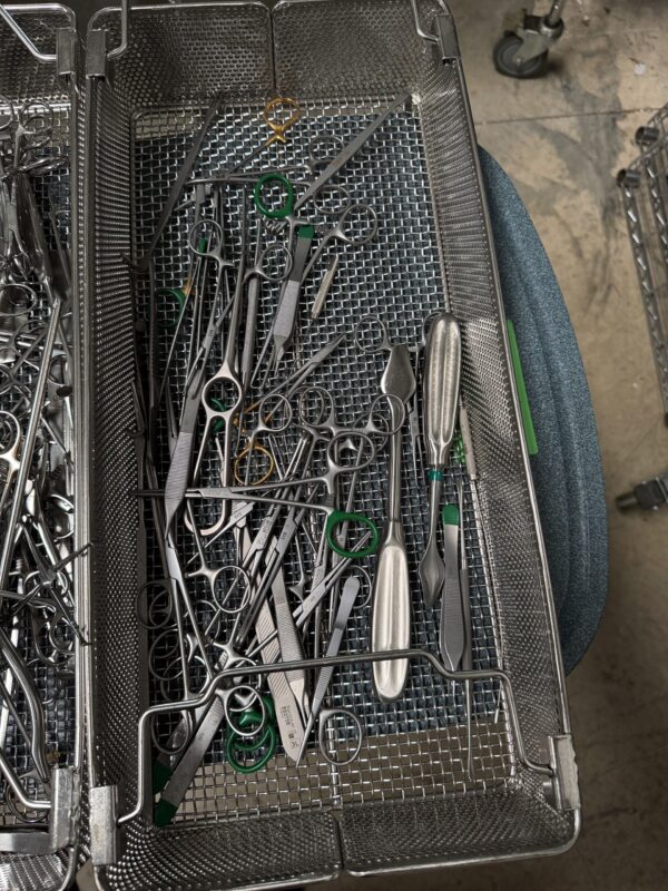 72 Mixed Surgical Instruments Tray