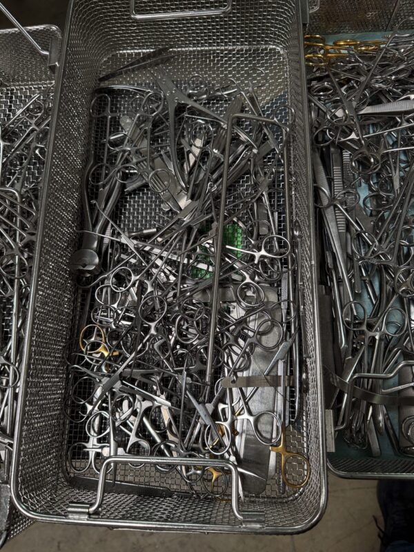71 Mixed Surgical Instruments Tray