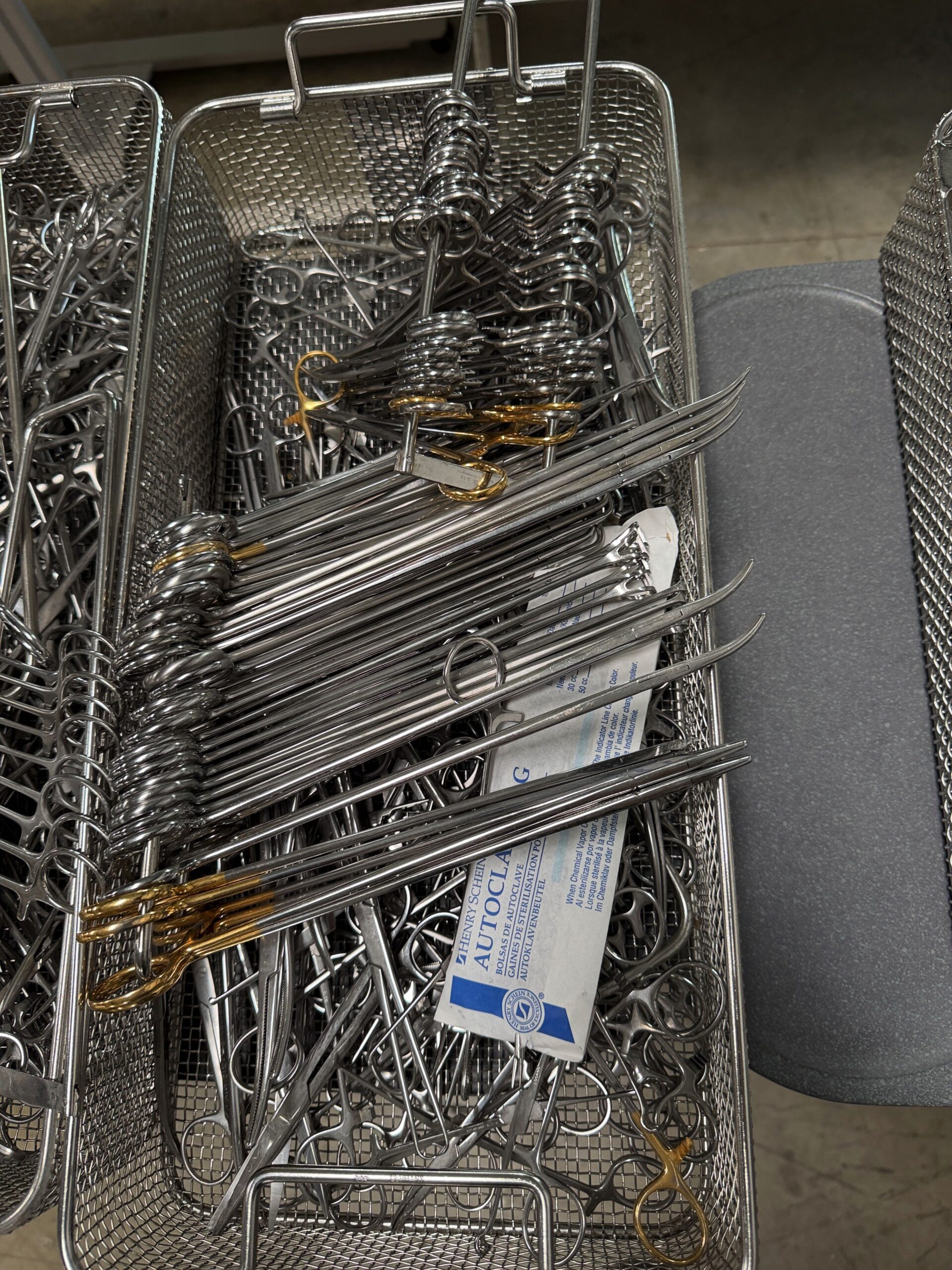 7  Mixed Surgical Instruments Tray - Image 1