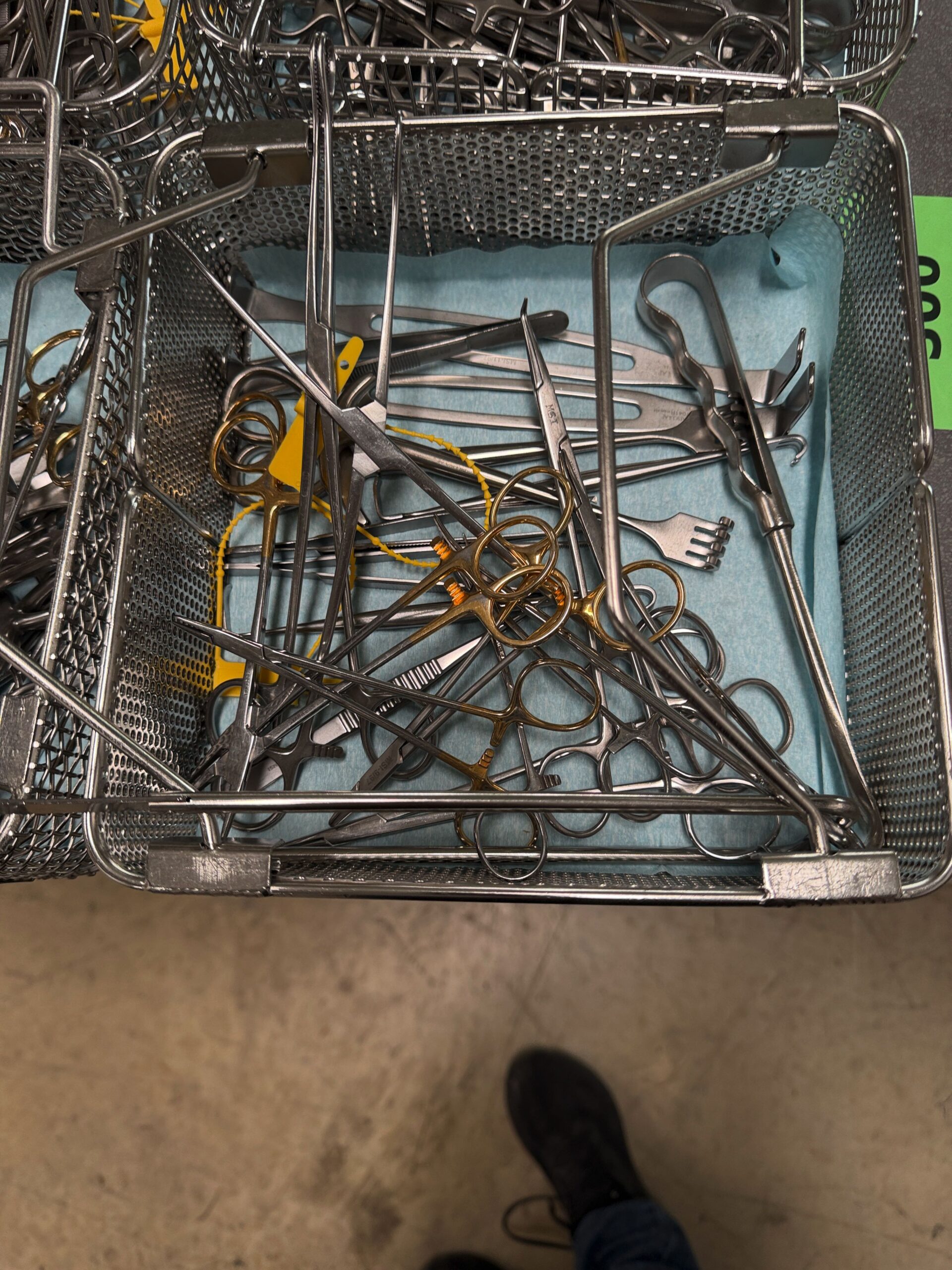 10  Mixed Surgical Instruments Tray - Image 1