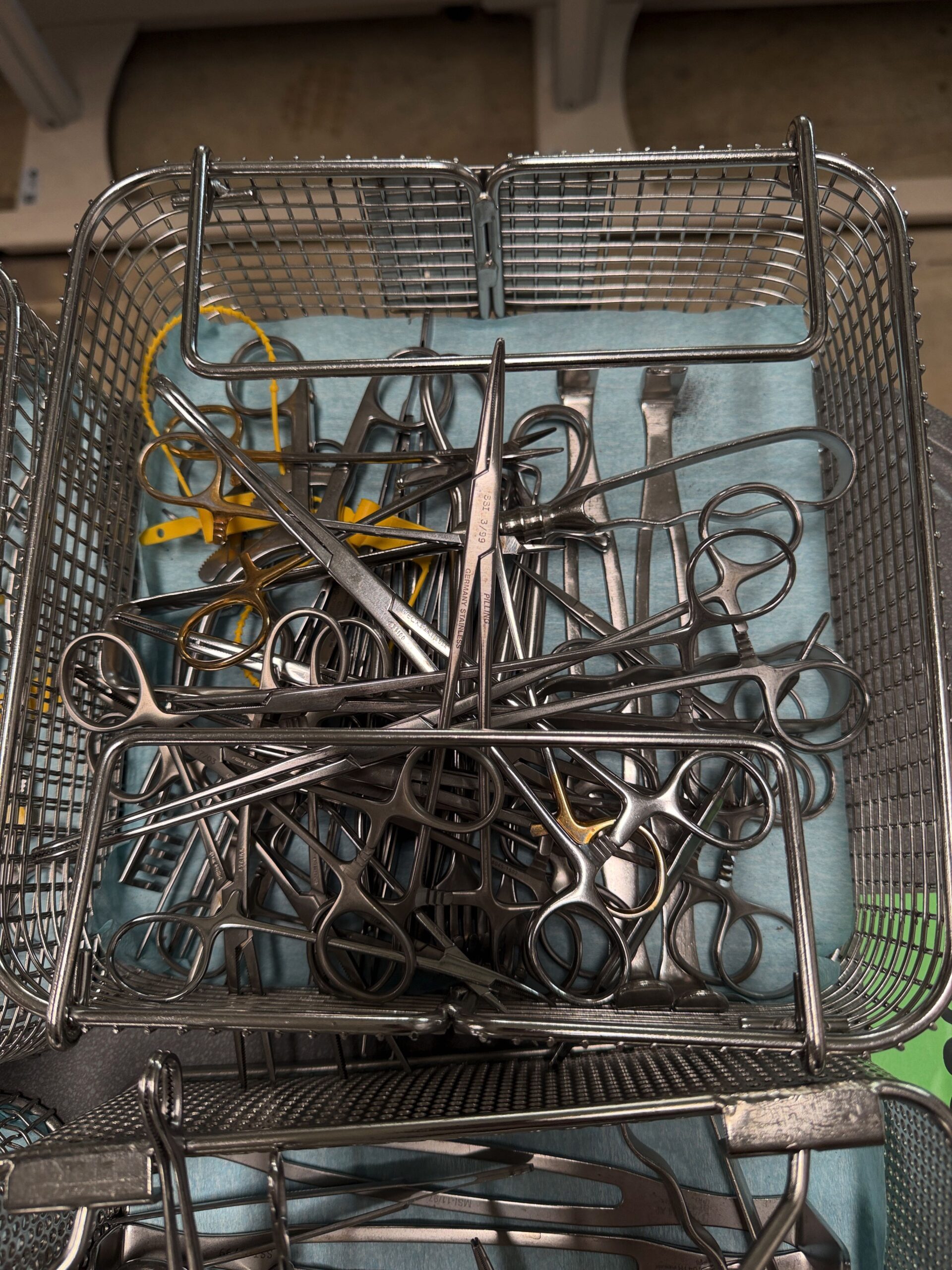 1 Mixed Surgical Instruments - Needle Holders, Hemostats & Forcepts (including Tungsten Carbide) - Image 1