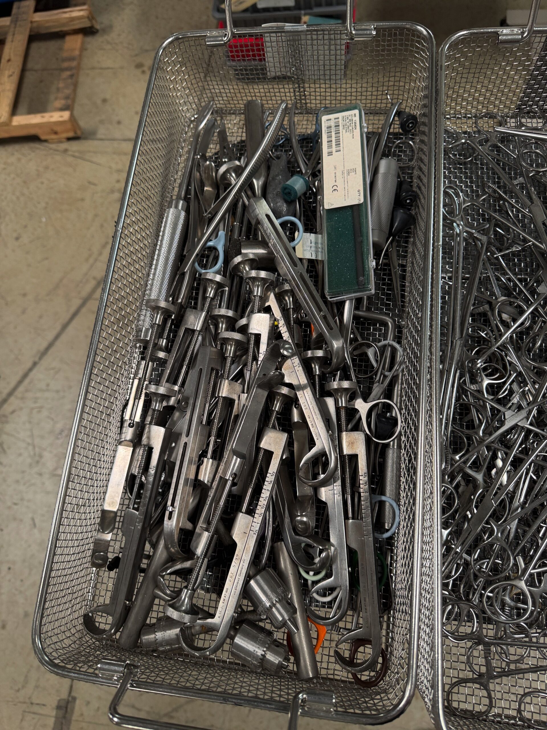 13  Mixed Surgical Instruments Tray13 - Image 1