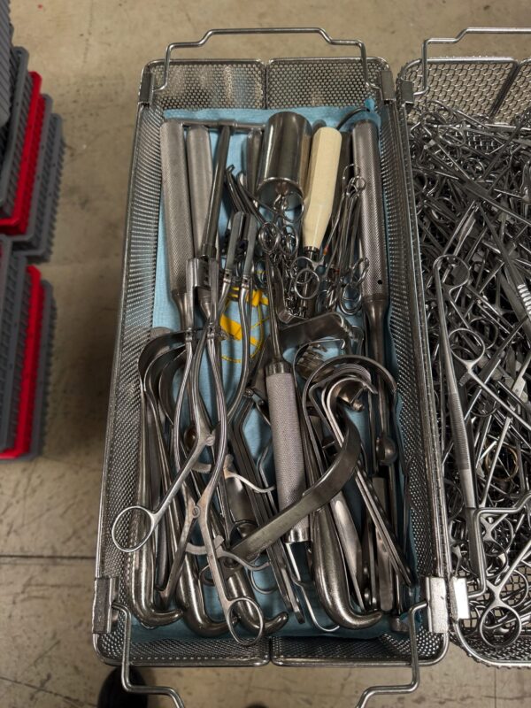 30  Mixed Surgical Instruments Tray