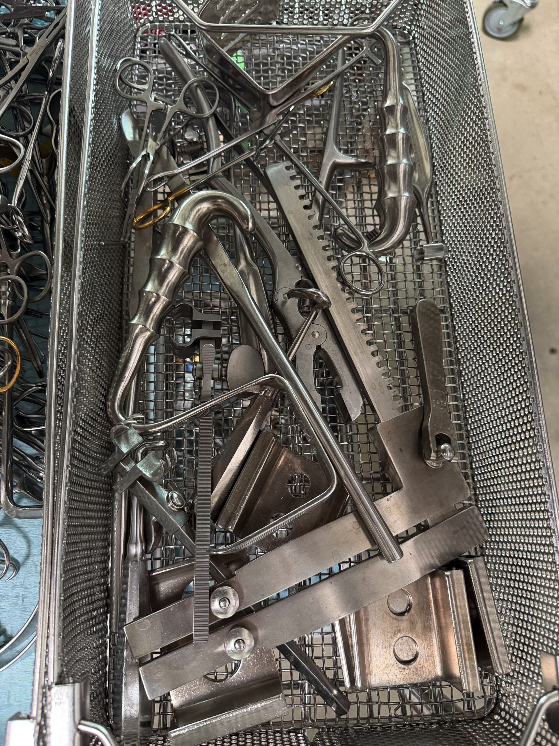 11  Mixed Surgical Instruments Tray - Image 1