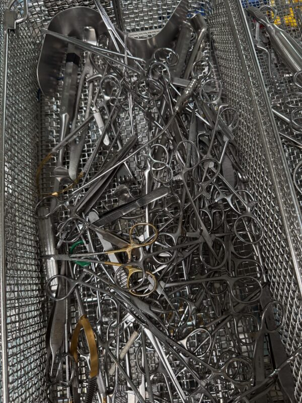 64 Mixed Surgical Instruments Tray