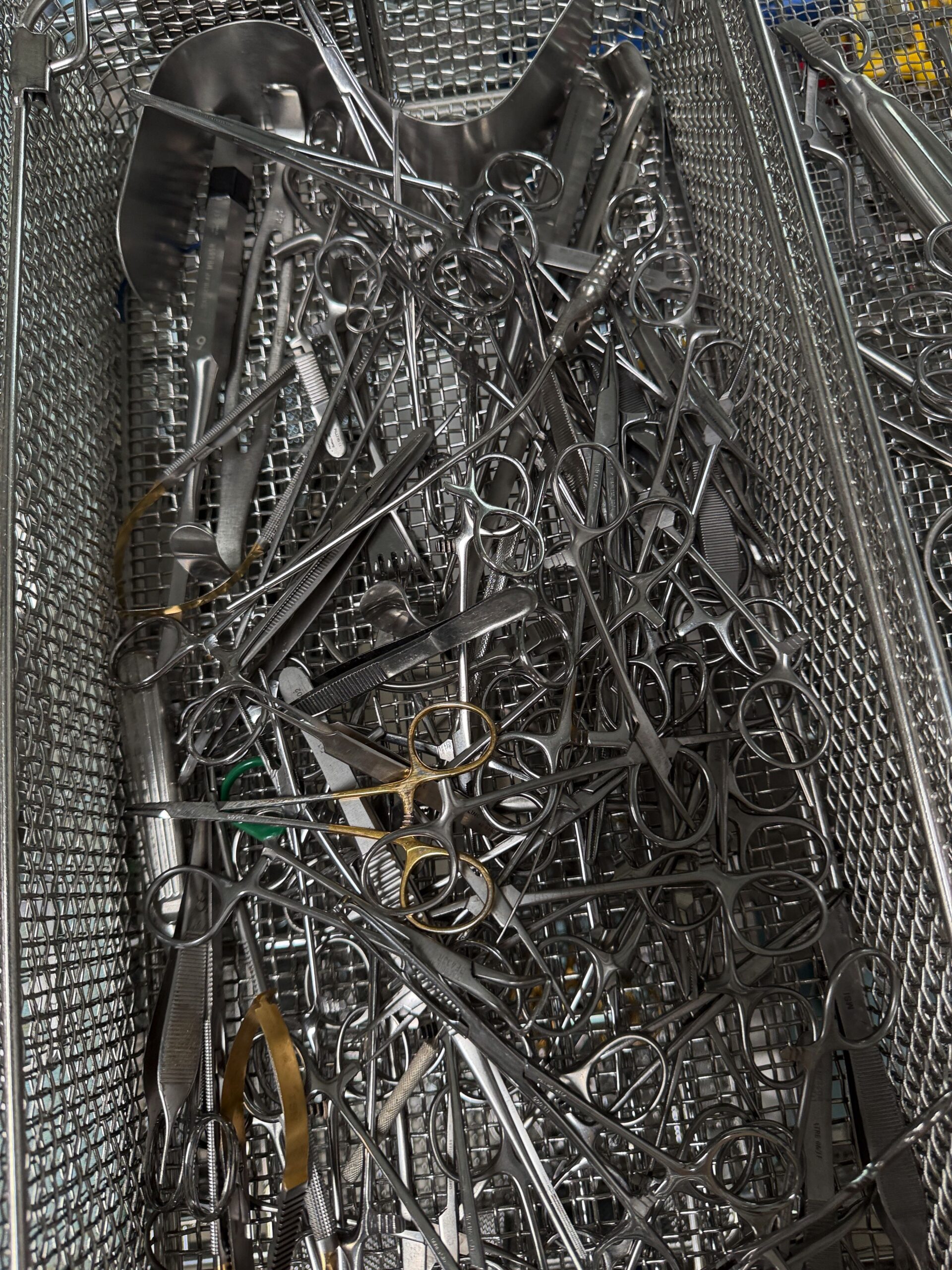 64 Mixed Surgical Instruments Tray - Image 1