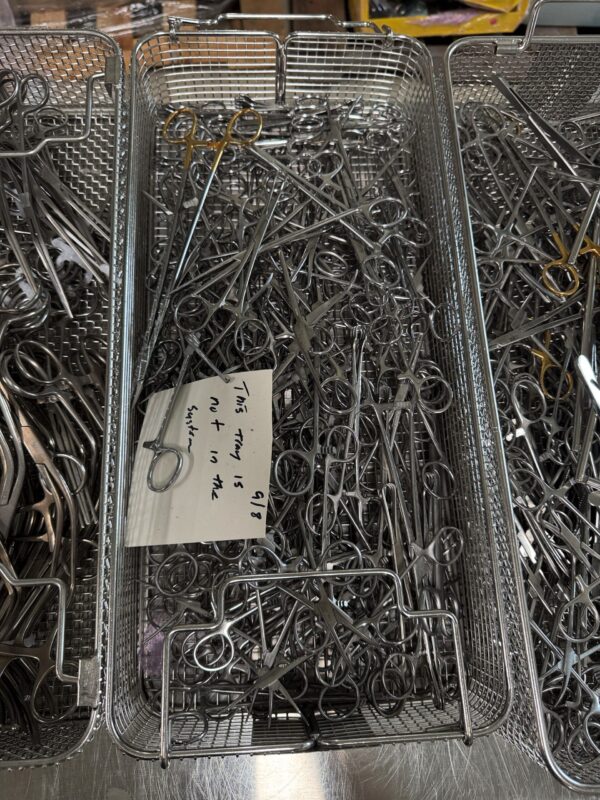67 Mixed Surgical Instruments Tray
