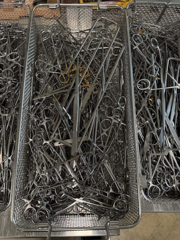 66 Mixed Surgical Instruments Tray