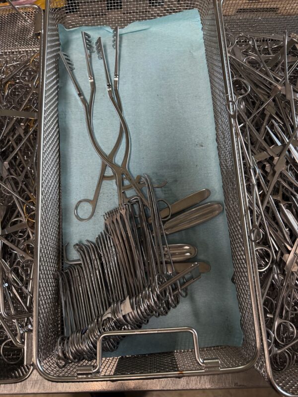 68 Mixed Surgical Instruments Tray